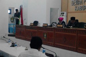 Terlihat wakil bupati Madina H. Muhammad Jafar Sukhairi Nst ketika membacakan nota pengantar Ranperda pembentukan suorta di hadapan rapat Paripurna 