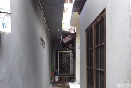 Rumah pertama Rohadi di ujung gang senggol di Rawa Bebek, Bekasi yang ditempati 1990-2003 (chico/detikcom)