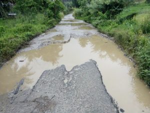 jalan-ke-sibanggor-tepatnya-di-desa-purba-julu-kec-puncak-sorik-marapi-rusak-parah