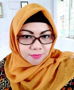 Faridah Agustina Nasution salah seorang guru di SMP Negeri I Naga Juang, Kabupaten Mandailing Natal.