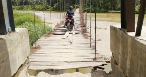 Kondisi Jembatan Gantung Kampung Baru Rusak dan Hancur