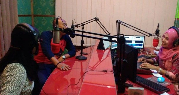 Talk Show satu Jam Bersama Ikke Nurjannaf Feat Tengku Edwin