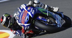 Lorenzo menjadi yang tercepat di seri terakhir MotoGP Valencia.