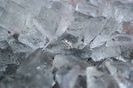 Mengapa es batu tidak seluruhnya transparan?