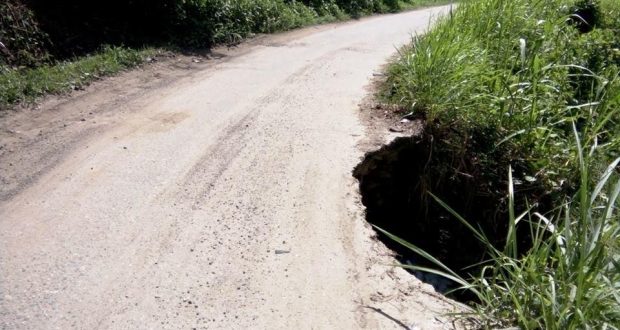 Warga Berharap Perbaikan Jalan Menuju Desa Manambin