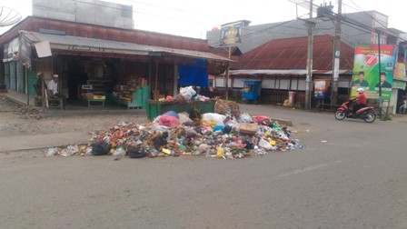 Bau Busuk, Warga Minta Tong Sampah di Pasar Jonjong Dipindahkan