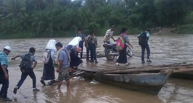 Warga Dambakan Pembangunan Jembatan Penyebarangan Sungai Batang Gadis