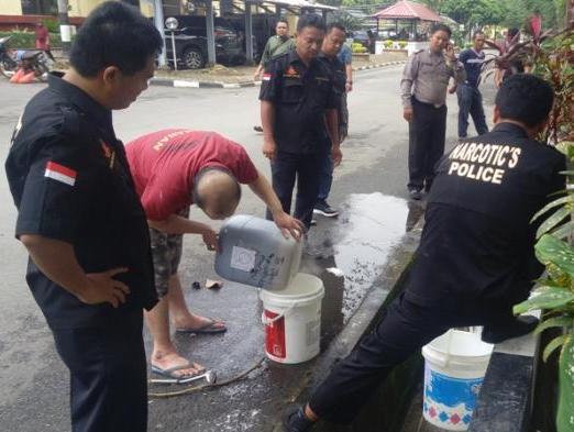 Begini Cara Pemusnahan Ganja dan Sabu di Polda