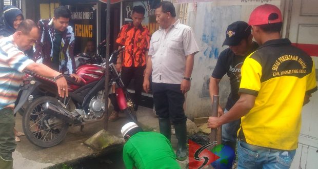 Bupati Pimpin Jumat Bersih di Pasar Baru