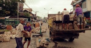 Petani Karet Menjerit, Harga Karet “Terjun Bebas”  Ke Rp. 7000