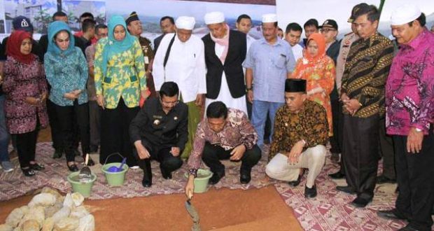 Gubsu Meletakkan Batu Pertama Pembangunan Rumah Sakit Umum Daerah Panyabungan