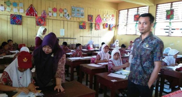 Kadis Pendidikan Madina  dan Komisi I DPRD Madina Tinjau Ujian Sekolah