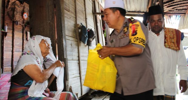Bakhti Sosial Polri, Polres Madina Bantu Warga Desa Kurang Mampu