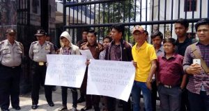 Puluhan Massa AMI Geruduk Kantor Kejaksaan Tinggi Sumatera Utara