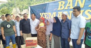 Keluarga Besar Bobby Nasution Bantu Korban Banjir Bandang Madina.