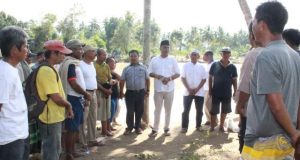 Hari ke 4, Ratusan Penjala Ikut Melakukan Pencarian Roni Riski yang Hanyut di Sungai Batang Gadis