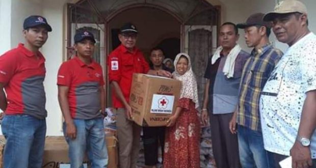 PMI Madina Salurkan Bantuan Kepada Warga Korban Banjir di Desa Huta Godang Muda