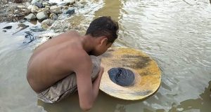 Mencari Emas “Ompasan” di Sungai Batang Gadis