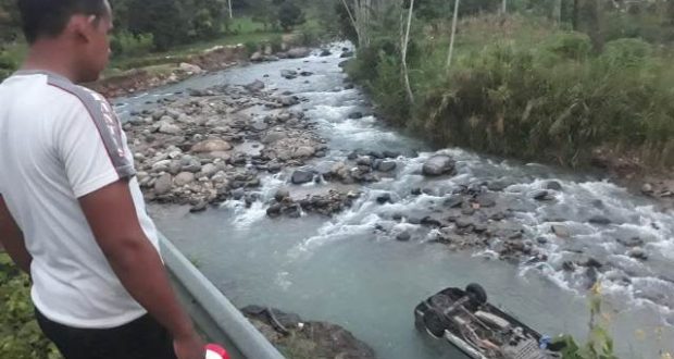 Minibus Masuk Sungai Di Muara Mais, Seluruh Penumpang Selamat