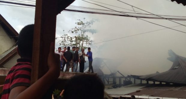 Dua Korban Kebakaran Rumah di Sipolupolu Dilarikan Kerumah Sakit