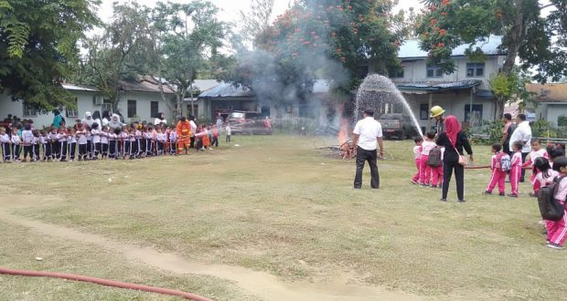 Murid TK Ikuti Simulasi Pemadaman Kebakaran di Madina
