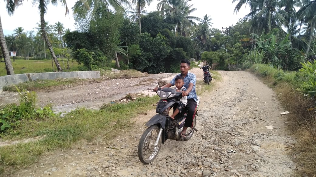 Desa Penghasil Getah, Warga Tanjung Mompang Berharap Jalan Hotmix