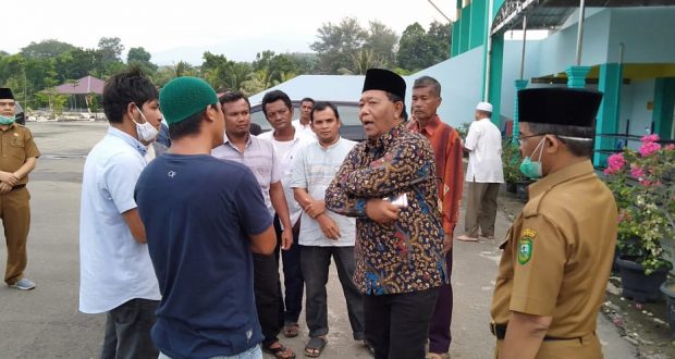 Diduga Korupsi Dana Desa, Warga Desa Pasar Lima Natal Adukan Kades ke Bupati Madina