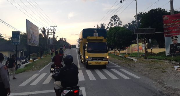 Turuti Permintaan Ketua DPRD, Warga Buka Blokade Jalan