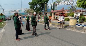 Putus Rantai Covid-19, Basara Madina Bagi Ribuan Masker di Jalan Umum Panyabungan