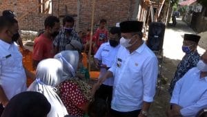 Bupati Madina Serahkan Bantuan Uang untuk Korban Kebakaran di Banjar Pagur