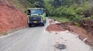 Ancam Keselamatan Pengendara, Jalan Provinsi di Desa Sopo Tinjak Amblas