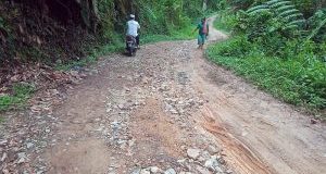 Miris, Kondisi Jalan Raorao Dolok ke Desa Panjaringan Rusak Parah