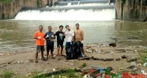 Terinspirasi Aksi Pandawa, Kelompok Pemuda Ini Bersihkan Sampah di Aek Godang