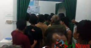 Massa Gerebek Pondok Tempat Pesta Seks dan Narkoba di Desa Pidoli Lombang