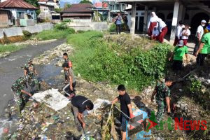 Di Panyabungan, Hari Lingkungan Hidup Diperingati dengan Aksi Pungut Sampah