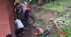 Tanah Longsor Timpa Rumah Warga di Desa Sayurmaincat