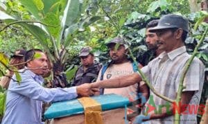 Warga Desa Huta Lombang Terima Bantuan Budidaya Lebah dari PT SMGP