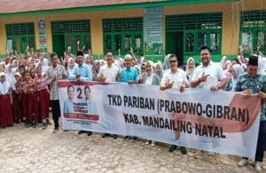 TKD Prabowo-Gibran Madina Bagikan Makan Siang dan Susu Gratis untuk Murid SD