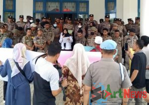 Guru Demo Saat Bupati Madina Ikut Rakor dengan KPK di Medan