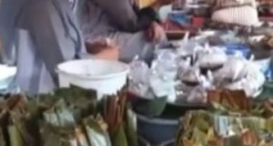 Di Panyabungan, Penjualan Kue Bongko Semanis Rasanya
