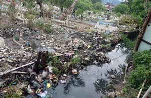Miris..! Kuburan di TPU Banjar Kobun Hilang Tertimbun Sampah, Warga Minta Perhatian Bupati