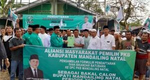 Aliansi Masyarakat Pemilih PKB Ambil Formulir Bacakada Madina untuk Ivan Iskandar Batubara