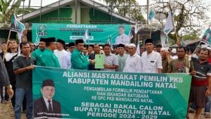 Aliansi Masyarakat Pemilih PKB Ambil Formulir Bacakada Madina untuk Ivan Iskandar Batubara