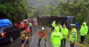 Polisi Masih Mencari Sopir Bus ALS yang Kecelakaan Tunggal di Agam