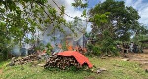 Ditinggal Menghadiri Akad Nikah, Tiga Rumah Ludes Terbakar di Panyabungan