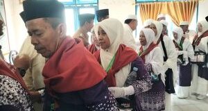 Gabung Kloter 15, 49 Calhaj dari Kotanopan Menuju Masjid Agung Nur Ala Nur