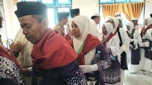 Gabung Kloter 15, 49 Calhaj dari Kotanopan Menuju Masjid Agung Nur Ala Nur