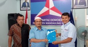 Sahabat Muda Antar Formulir Bacakada Ivan Iskandar ke Partai Demokrat Madina