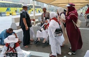 34 Jamaah Haji Lansia Kloter 15 Asal Madina Pakai Kursi Roda Saat Tawaf Wada’