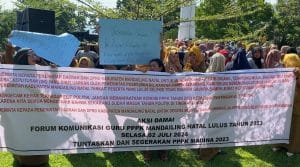 Guru PPPK yang Lulus Demo di Kantor Bupati Madina, Ini Tuntutannya